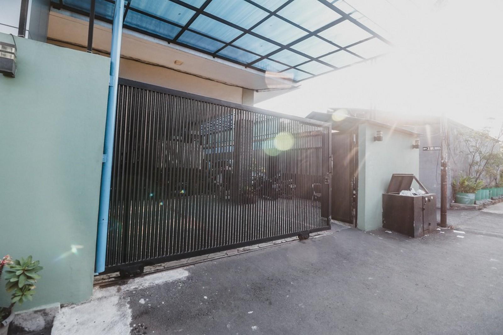 ג'קרטה Reddoorz Plus Near Semanggi מראה חיצוני תמונה